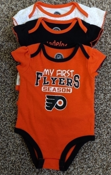 Nwt Philidelphia flyers 3pc onesie set NHL sz 12 months - Picture 1 of 4